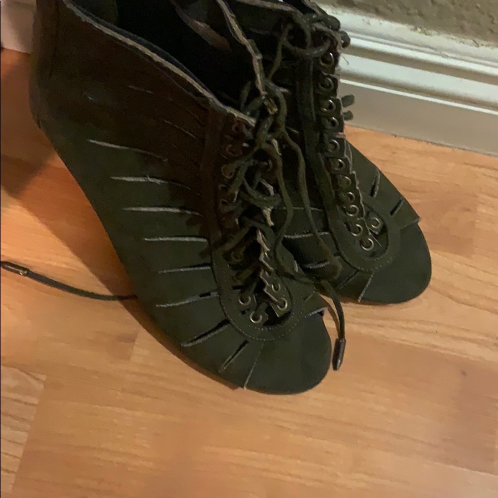 Laced heels